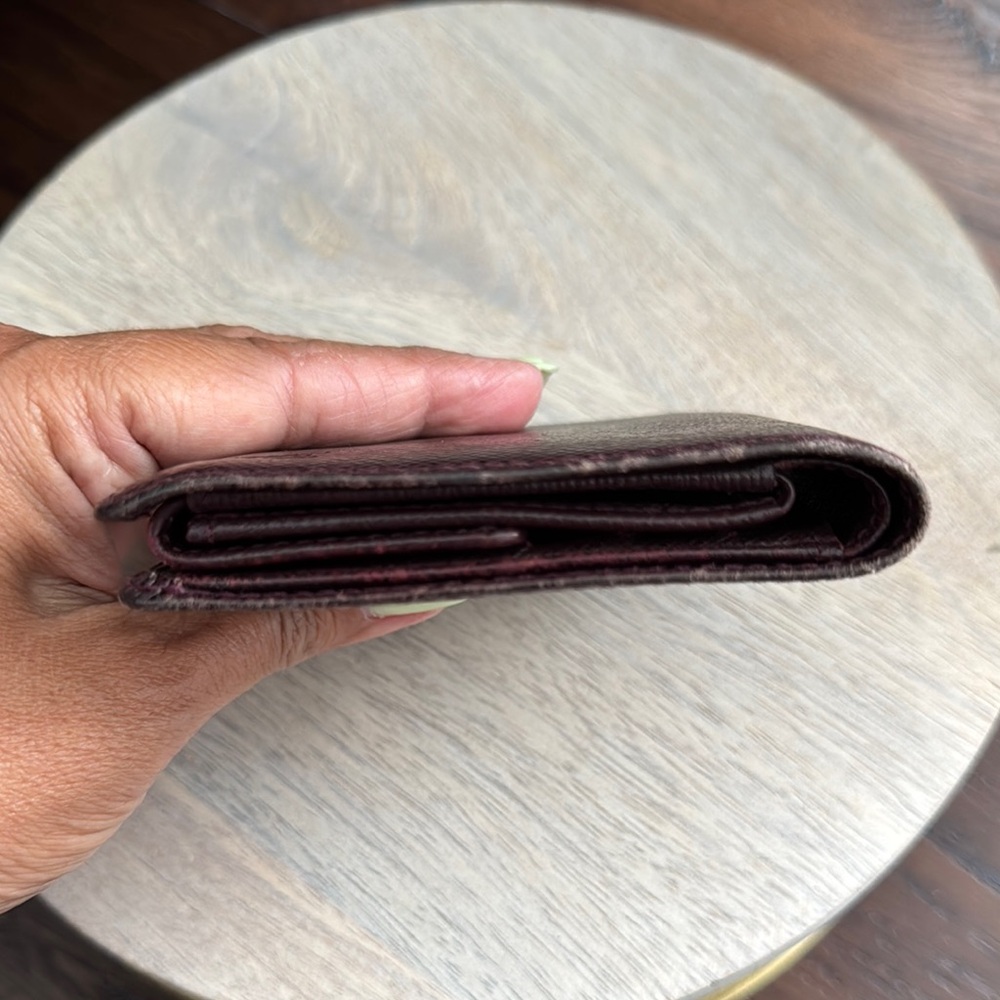 Louis Vuitton Pre owned Men’s Authentic 1999 Taiga Leather Wallet Code V10042 - Picture 5 of 13